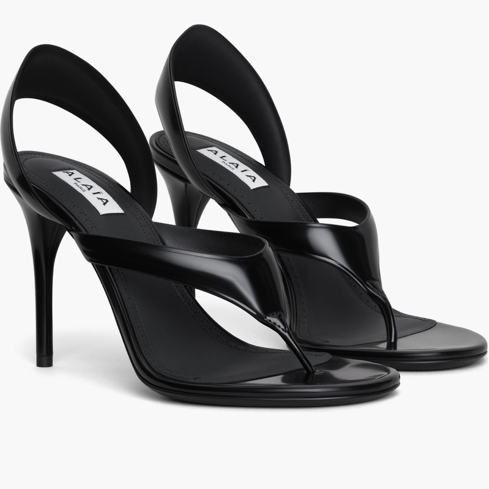 Alaia Infradito Slingback Sandal - Black